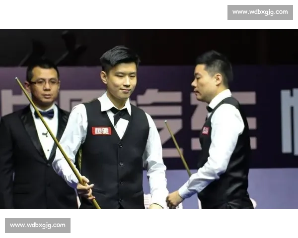 解球艺术巅峰对决！丁俊晖精妙布局，赵心童一库逆转定乾坤